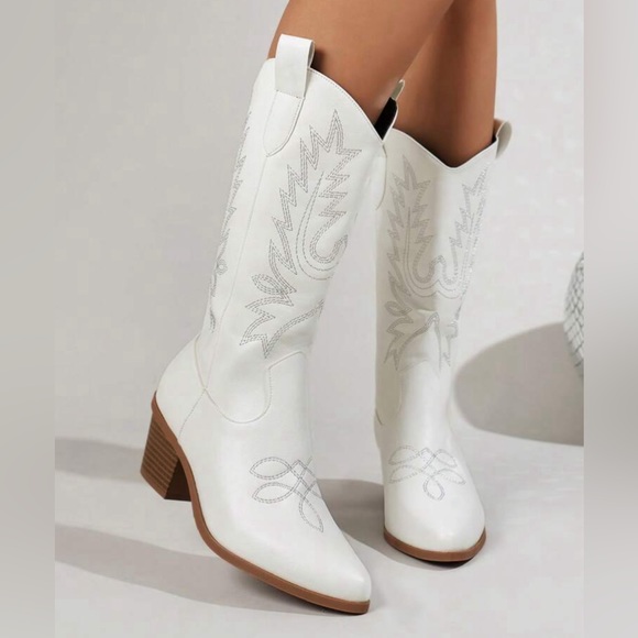 COPY - White boots. Only worn once - Picture 1 of 3